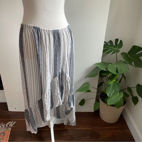 Lovestitch White & Blue High Ruffle low skirt! Size Medium - Picture 4 of 14